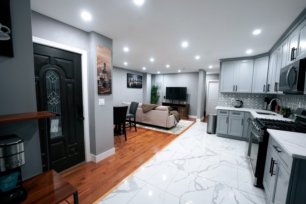 The upper level room